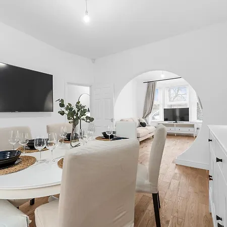 Blissful Breaks Near Old Trafford Stadium Manchester Exterior photo