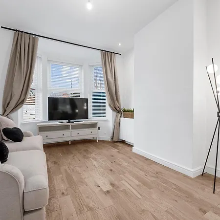 Blissful Breaks Near Old Trafford Stadium Manchester Exterior photo